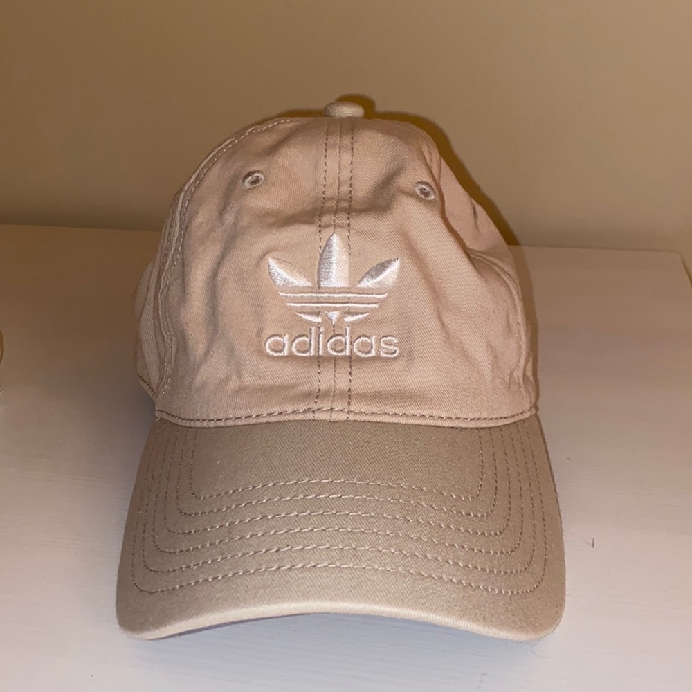 Adidas beige two toned baseball cap
